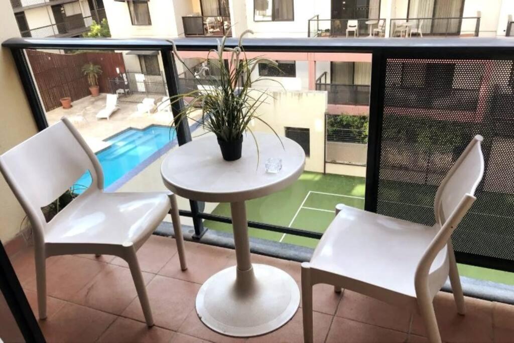 City & Lakeside With Free Parking, Pool And 10 Mins Walk Into The City パース エクステリア 写真