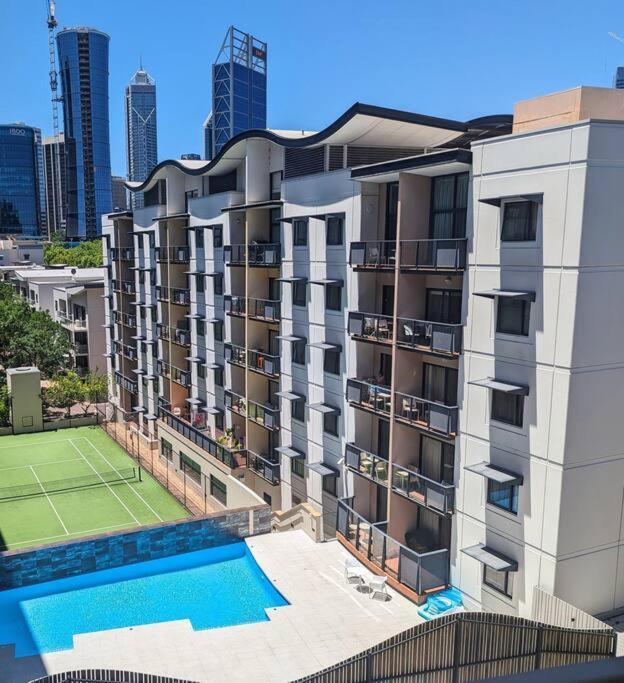 City & Lakeside With Free Parking, Pool And 10 Mins Walk Into The City パース エクステリア 写真