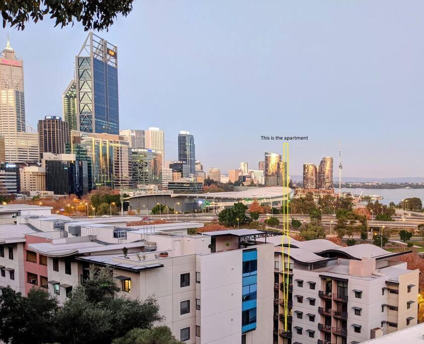 City & Lakeside With Free Parking, Pool And 10 Mins Walk Into The City パース エクステリア 写真