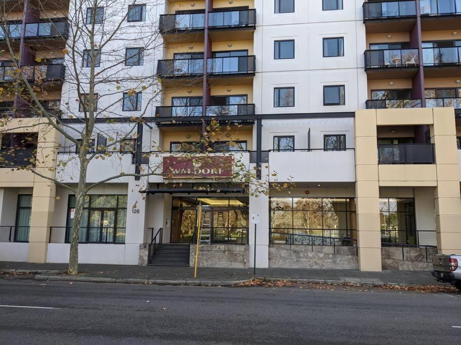 City & Lakeside With Free Parking, Pool And 10 Mins Walk Into The City パース エクステリア 写真