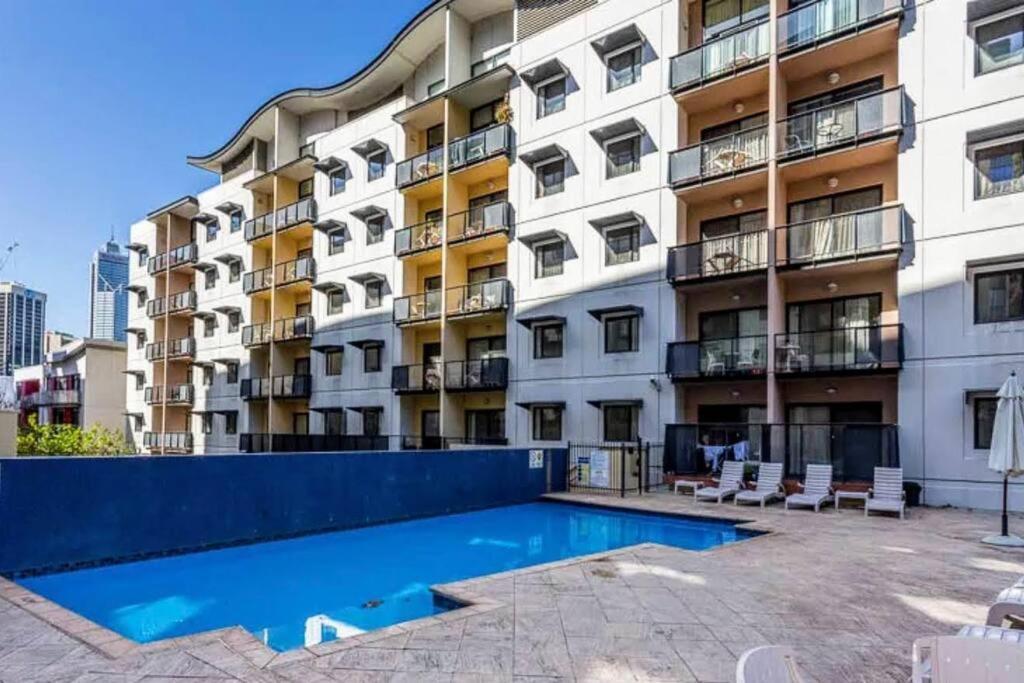 City & Lakeside With Free Parking, Pool And 10 Mins Walk Into The City パース エクステリア 写真